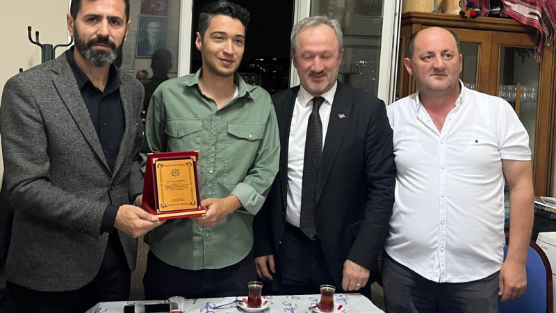 ŞALFED'den Dr. Enes Demirbaş'a Plaket