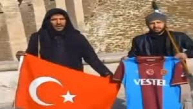 Halep'te Türk Bayrağı ve Trabzonspor Formasıyla Anlamlı Poz