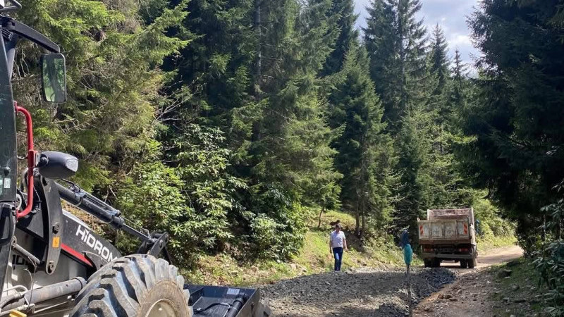 Şalpazarı Genelinde Yol Seferberliği: 4.500 Metrelik Yol Ağı Yenileniyor
