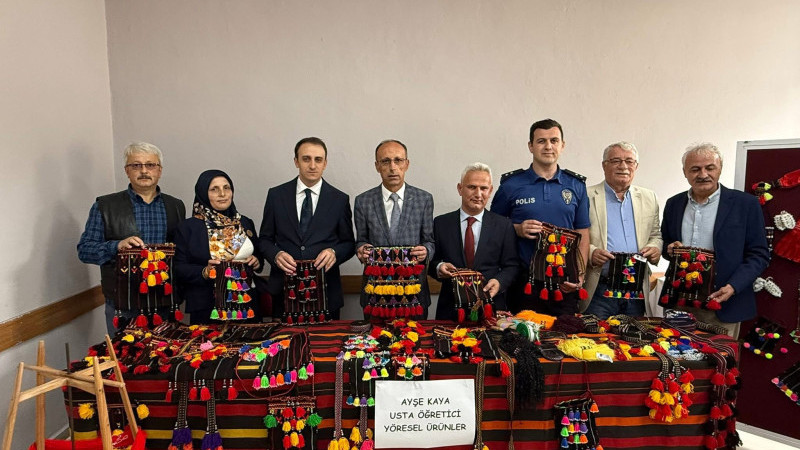 Kaymakam Semih Memiş, Hayat Boyu Öğrenme Haftası Sergisine Katıldı