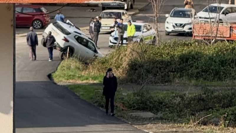 Trabzon Beşikdüzü’nde Trafik Kazası: Araç Yoldan Çıktı