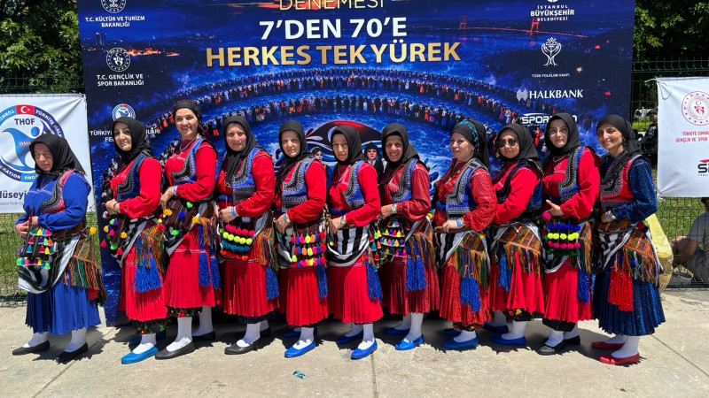     İstanbul’da Dev Horon Buluşması: Yöresel Kıyafetler Büyük Beğeni Topladı